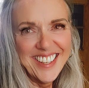 Meet your Posher, Dee